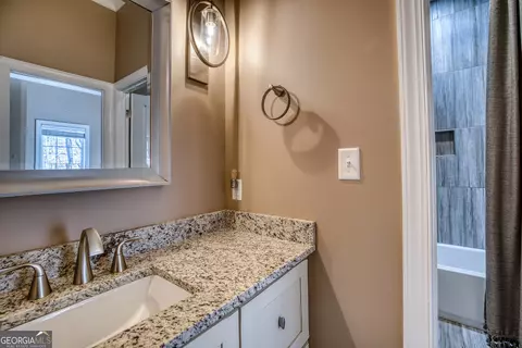 Bath - 112 Springhill Ln, Clarkesville, GA 30523 photo 3 of 12
