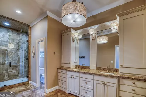 Bath - 112 Springhill Ln, Clarkesville, GA 30523 photo 8 of 12