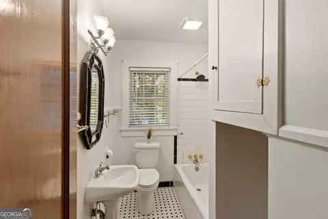 Bath - 2735 Henry St, Augusta, GA 30909 photo 6 of 8