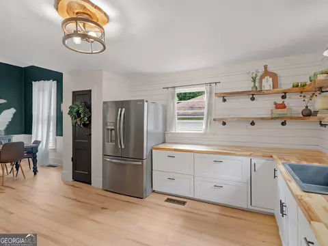 Kitchen - 165 Crowder St, Barnesville, GA 30204 photo 2 of 3