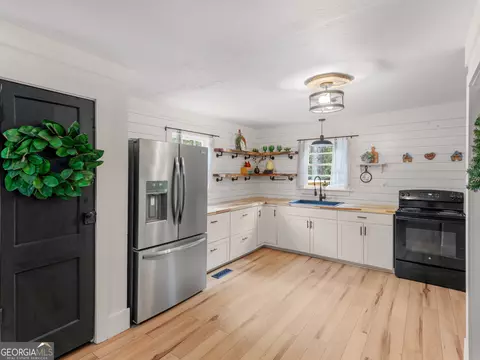Kitchen - 165 Crowder St, Barnesville, GA 30204 photo 1 of 3