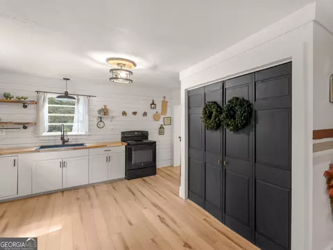 Kitchen - 165 Crowder St, Barnesville, GA 30204 photo 3 of 3