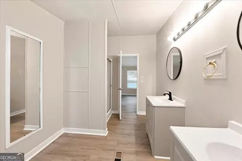 Entry Way - 274 E Wright St, Winder, GA 30680 photo 1 of 3
