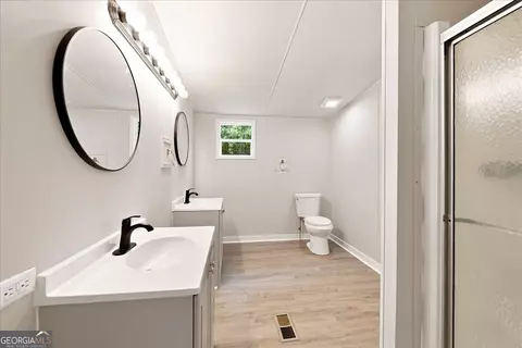 Bath - 274 E Wright St, Winder, GA 30680 photo 1 of 2