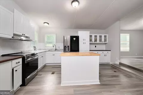 Kitchen - 274 E Wright St, Winder, GA 30680 photo 2 of 2