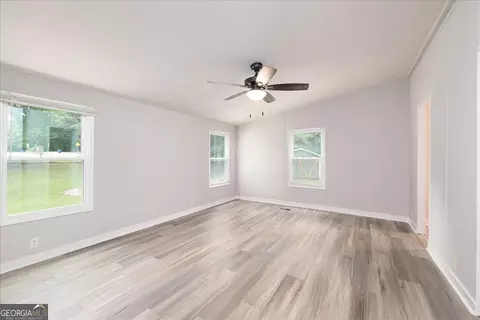 Living - 274 E Wright St, Winder, GA 30680 photo 4 of 4
