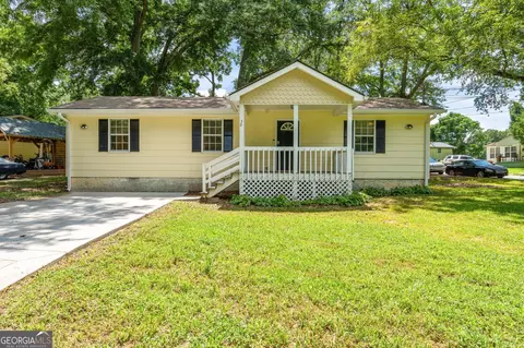 30 Tuxedo Ave, Newnan, GA 30263