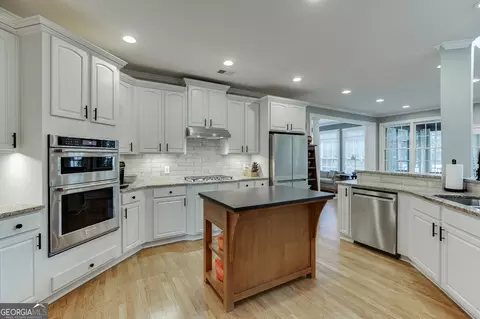 Kitchen - 2758 Pathview Dr, Dacula, GA 30019 photo 2 of 4