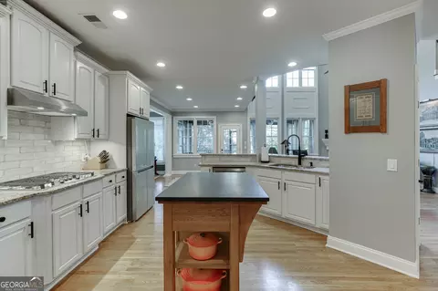 Kitchen - 2758 Pathview Dr, Dacula, GA 30019 photo 3 of 4