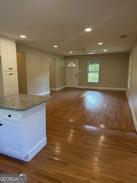 Living - 171 Kelley Rd, Brooks, GA 30205 photo 2 of 2