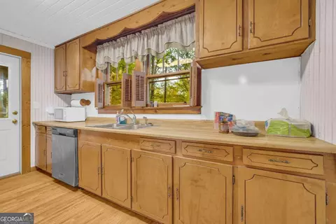 Kitchen - 625 Ila Rd, Commerce, GA 30529 photo 1 of 4
