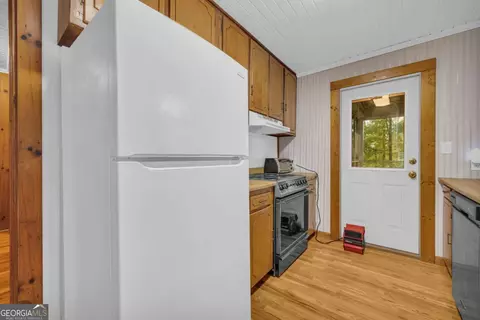 Kitchen - 625 Ila Rd, Commerce, GA 30529 photo 2 of 4