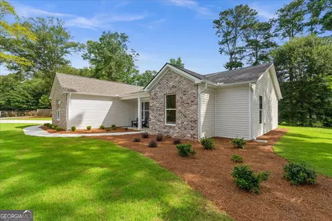 10 Colonial Dr, Carrollton, GA 30117