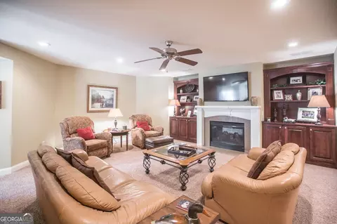 Living - 1101 E Magnolia Loop, Madison, GA 30650 photo 4 of 5