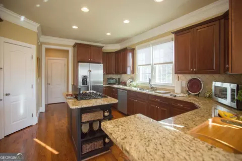 Kitchen - 1101 E Magnolia Loop, Madison, GA 30650 photo 3 of 3
