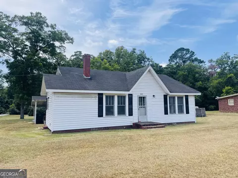223 E Howard St, Glennville, GA 30427