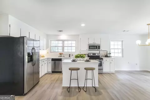 Kitchen - 113 Shadow Ln, Warner Robins, GA 31088 photo 1 of 5