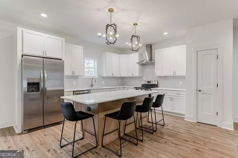 552 Clayton St, Commerce, GA 30529 photo 3