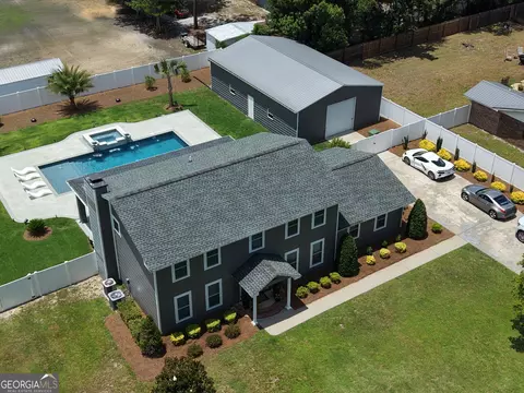 712 Old Waynesville Rd, Jesup, GA 31546