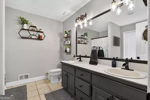Bath - 136 Thicket Trl, Mcdonough, GA 30252 photo 1 of 5