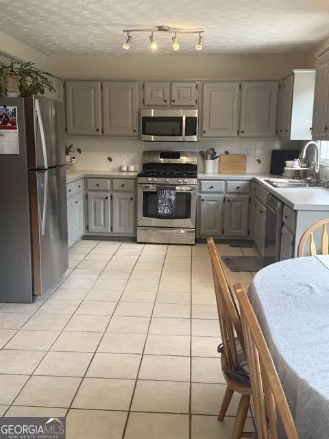 Kitchen - 136 Thicket Trl, Mcdonough, GA 30252 photo 2 of 2
