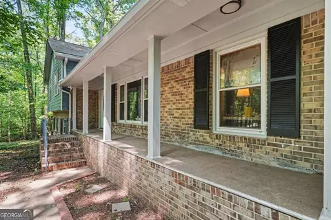 Exterior - 1050 Skyline Dr, Covington, GA 30014 photo 4 of 10