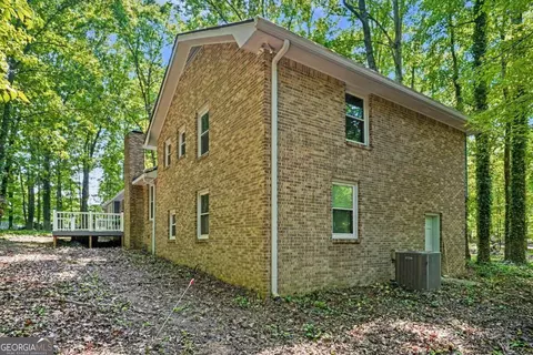 Exterior - 1050 Skyline Dr, Covington, GA 30014 photo 6 of 10