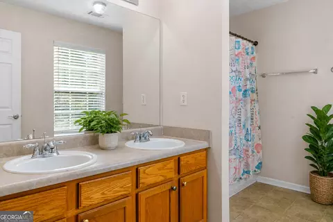 Bath - 1952 Boatswain Dr, Hampton, GA 30228 photo 3 of 5