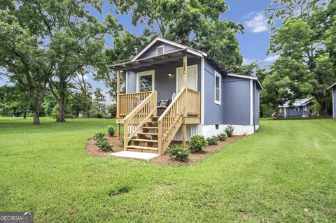 Exterior - 240 Jackson St, Barnesville, GA 30204 photo 3 of 7