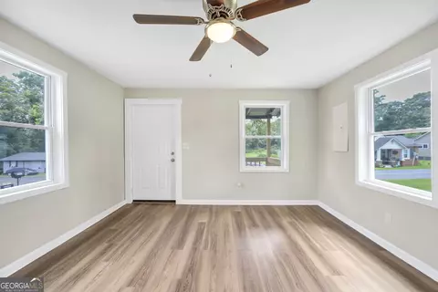 Living - 240 Jackson St, Barnesville, GA 30204 photo 1 of 2