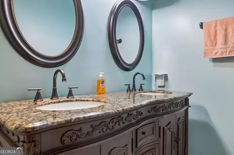 Bath - 2926 Vine Dr, Dalton, GA 30721 photo 3 of 4