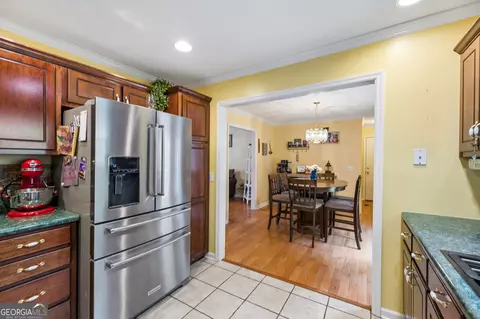 Kitchen - 2926 Vine Dr, Dalton, GA 30721 photo 2 of 4