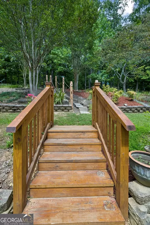 Exterior - 2926 Vine Dr, Dalton, GA 30721 photo 8 of 10