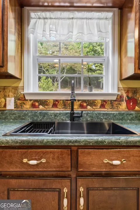 Kitchen - 2926 Vine Dr, Dalton, GA 30721 photo 4 of 4
