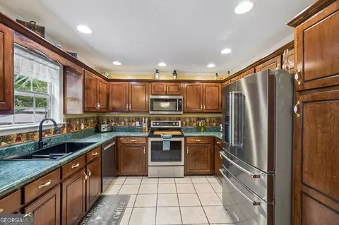 Kitchen - 2926 Vine Dr, Dalton, GA 30721 photo 1 of 4