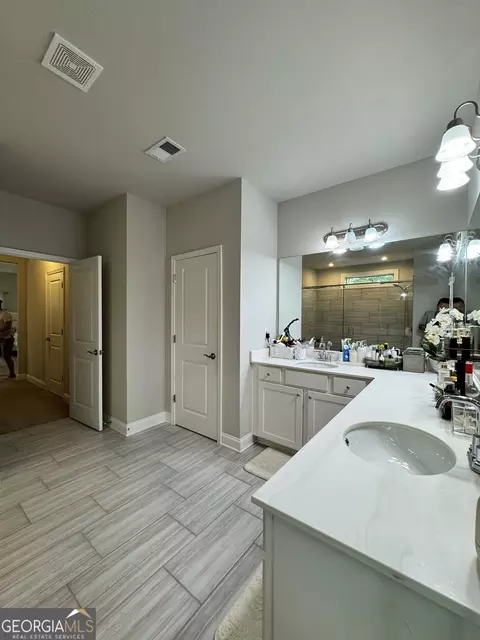 Bath - 4686 Leader Ln, Duluth, GA 30096 photo 2 of 3