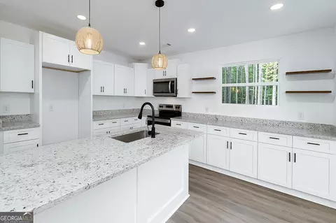 Kitchen - 548 Barnesville Rd, Griffin, GA 30224 photo 3 of 6