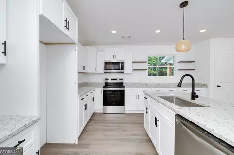 Kitchen - 548 Barnesville Rd, Griffin, GA 30224 photo 5 of 6