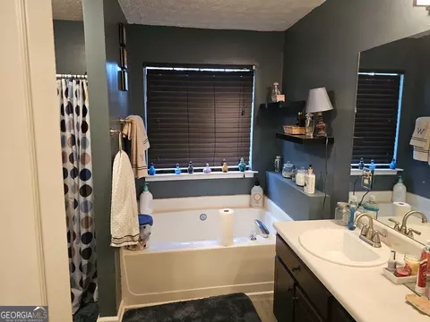 Bath - 3536 Stonefield, Rex, GA 30273 photo 7 of 9