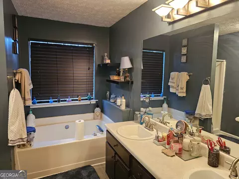 Bath - 3536 Stonefield, Rex, GA 30273 photo 3 of 9