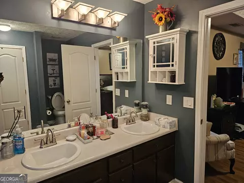 Bath - 3536 Stonefield, Rex, GA 30273 photo 2 of 9