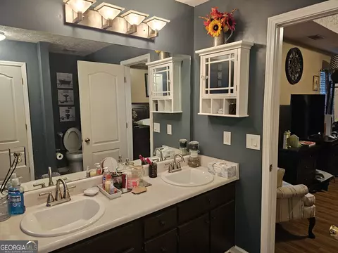 Bath - 3536 Stonefield, Rex, GA 30273 photo 1 of 9