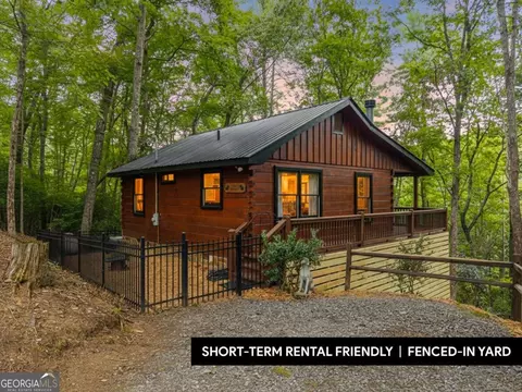 252 Granny Branch Dr, Blue Ridge, GA 30513