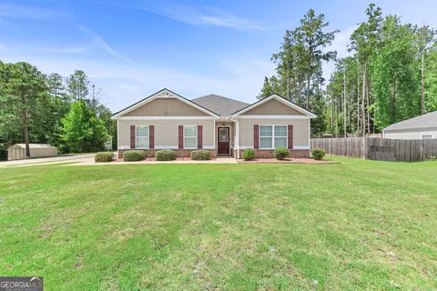 141 N Meadows Ridge Dr, Grantville, GA 30220