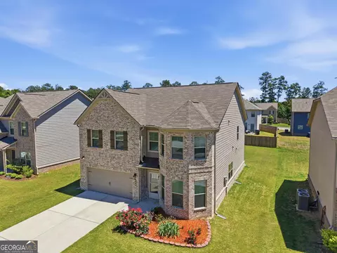684 Lakehaven Ln, Loganville, GA 30052