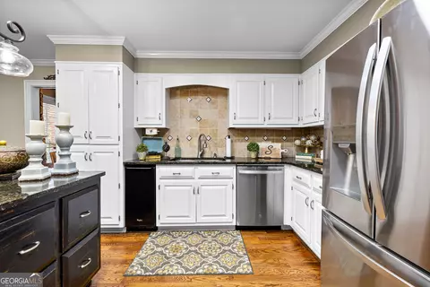 Kitchen - 103 Windridge Dr, Lagrange, GA 30240 photo 2 of 7