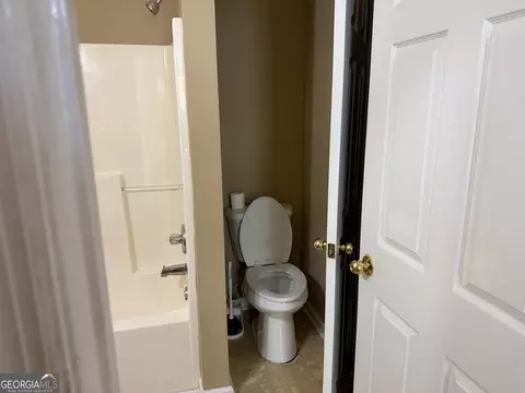 Bath - 1220 N Hampton Dr, Hampton, GA 30228 photo 2 of 2