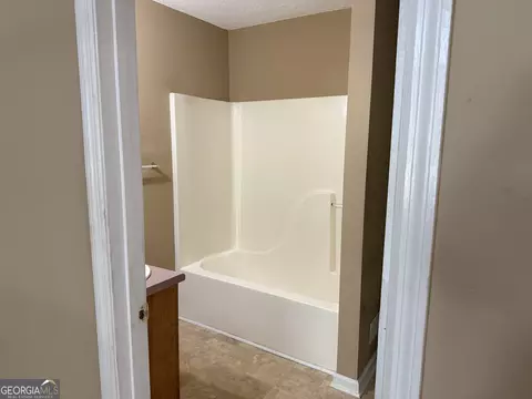 Bath - 1220 N Hampton Dr, Hampton, GA 30228 photo 1 of 2