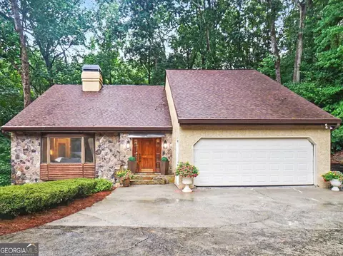 365 Crosstree Ln, Sandy Springs, GA 30328