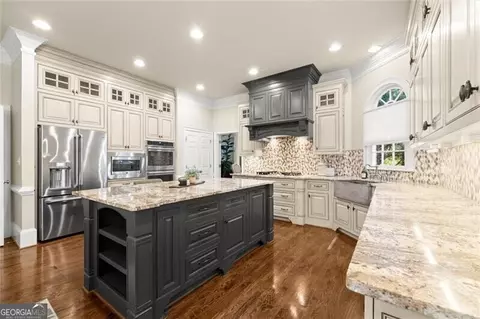 Kitchen - 8925 Pinehurst Cv, Duluth, GA 30097 photo 5 of 6